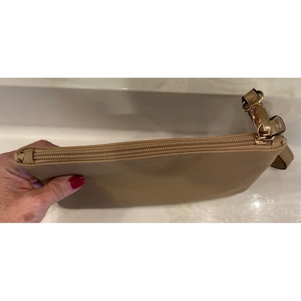 Cato Makeup Cosmetics Accessories‎ Bag Tan Zipper Close Inside Pocket Travel